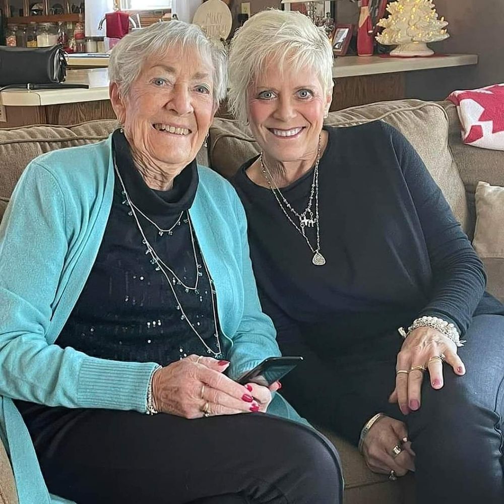 Set of 4 New Crocheted Doilies - Picture 5 of 7